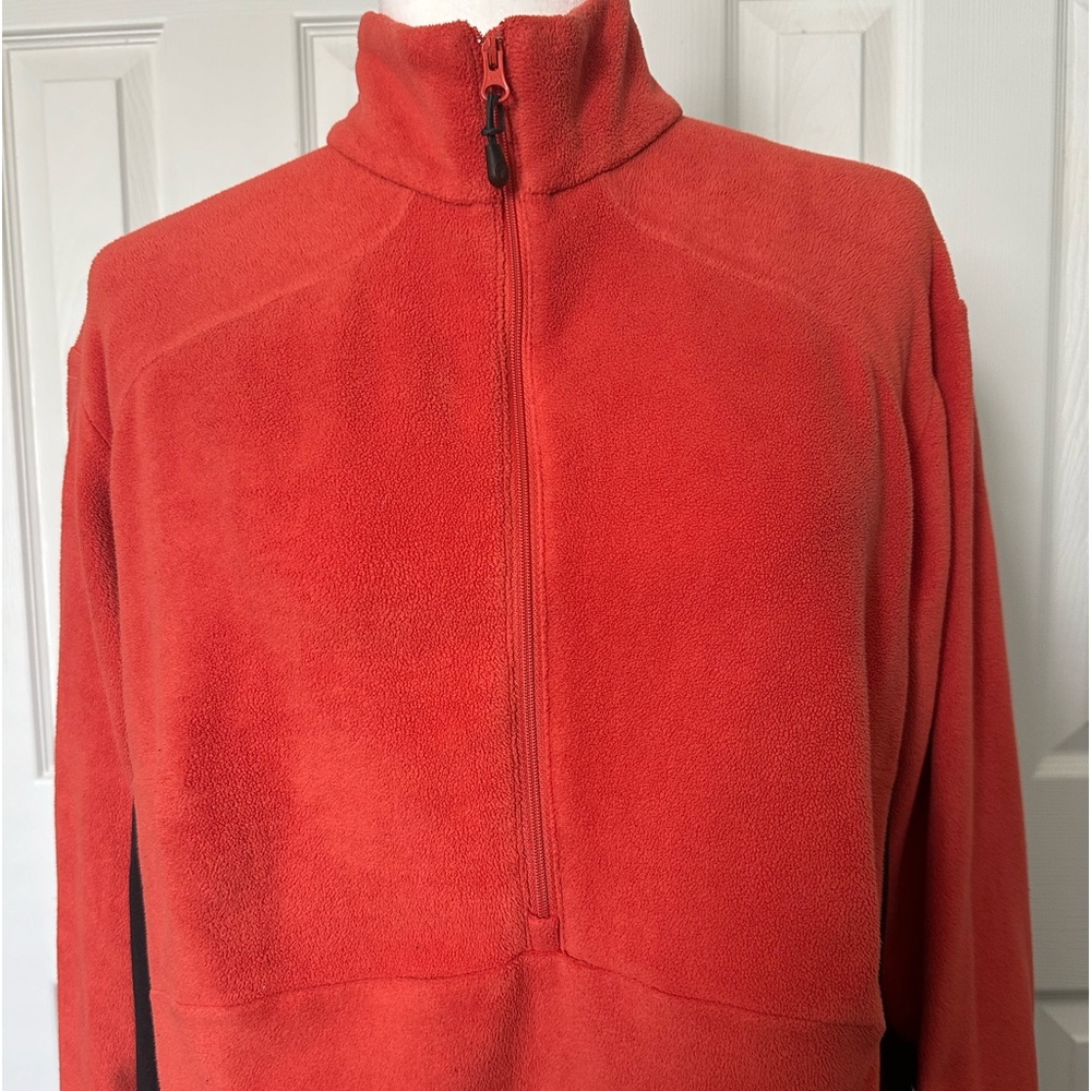 Columbia Titanium Polyester pullover 
Size Xl Black/orange
Excellent Condition